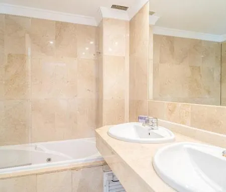Casa Adosada Con Piscina Comunitaria Puerto Banus *
